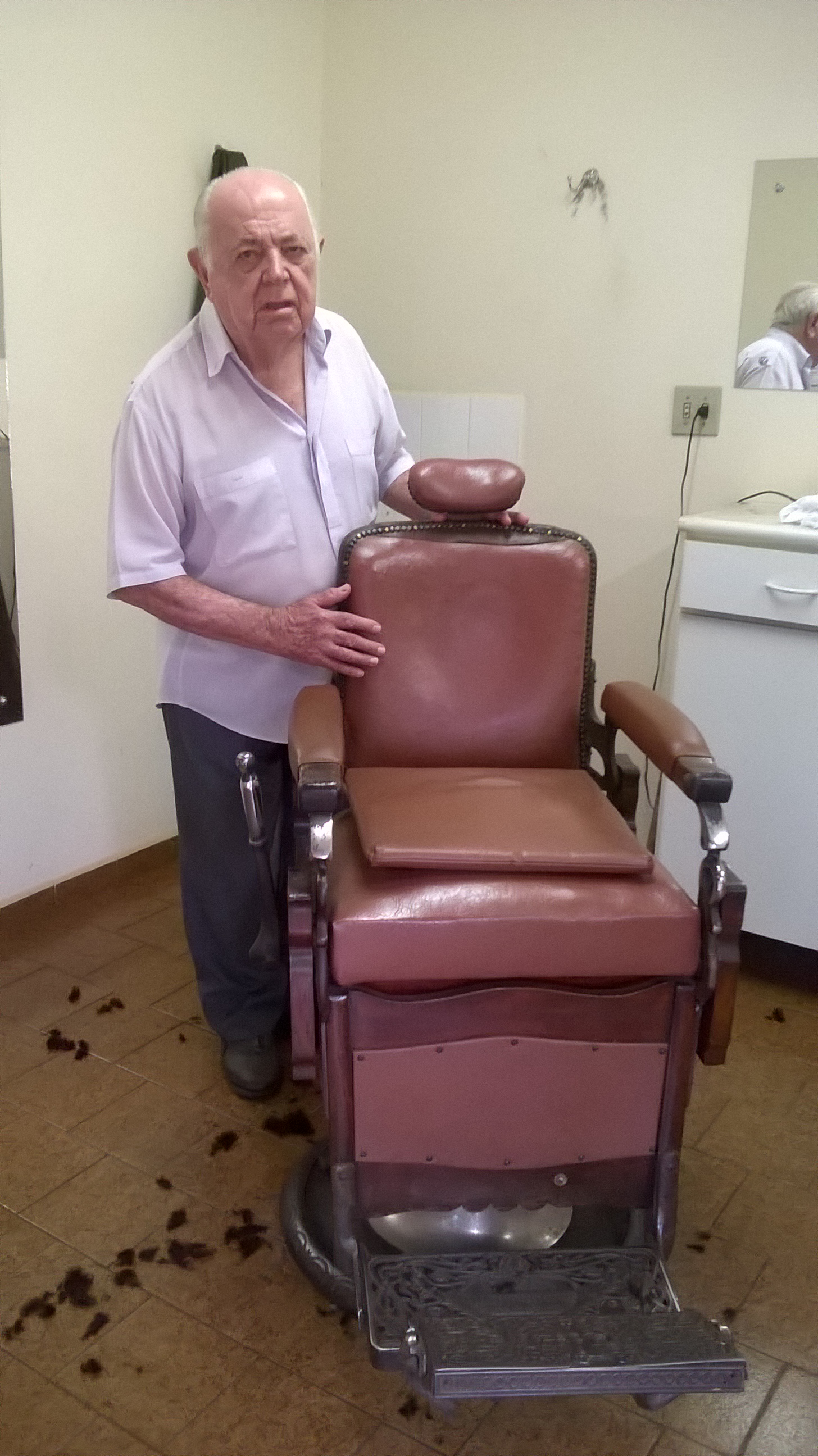 Cadeira de barbeiro antiga de ferro